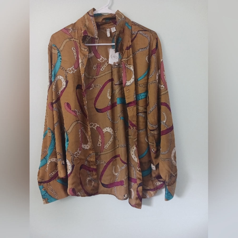 NWT Silky Cato Button Up